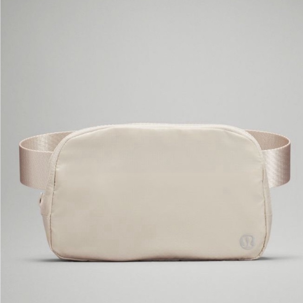 NWOT Lululemon belt bag